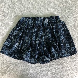 Unique blue floral flowy shorts